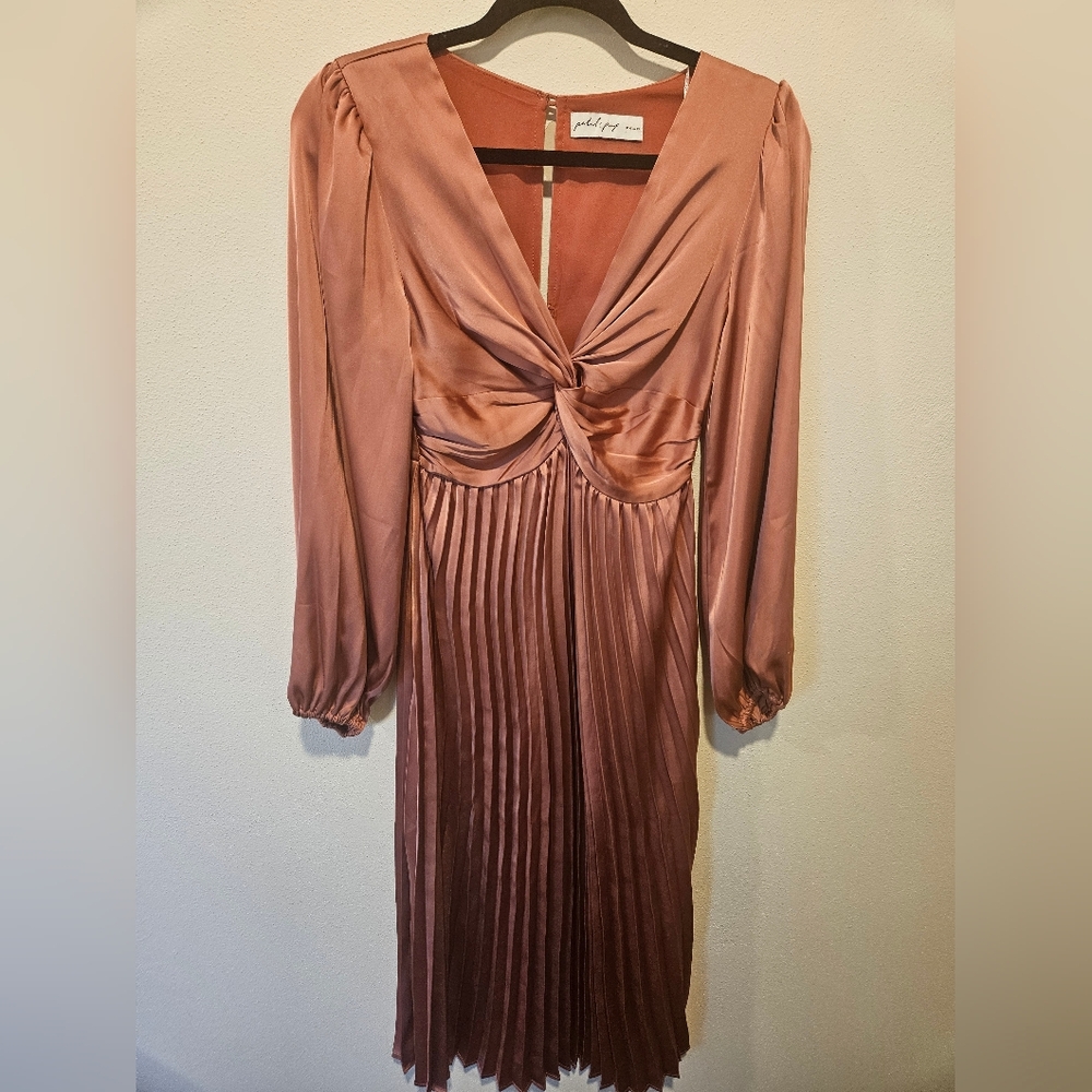 Petal & Pup Noelle Twist Front Pleated Midi Dress Xs - Picture 2 of 8